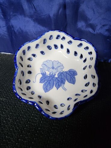 Ostalo posuđe: Porcelanska nova,vintaz,manja bombonijere. Cinija,bombonijera sa — 7