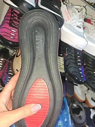 Patike: Nike Air Max 720 patike – crveno/crna boja - Model: Air Max 720 - — 2
