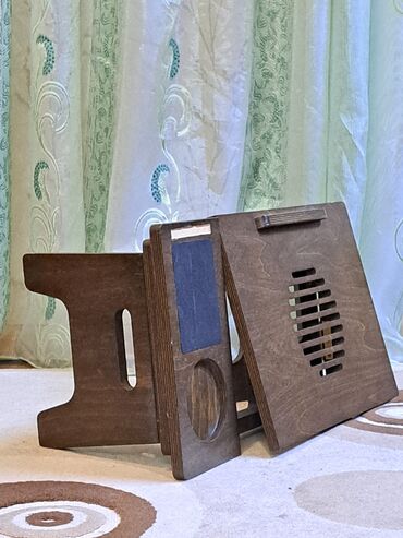 joystick komputer: Kompüter masası, İşlənmiş, Açılan, Taxta, Dördbucaq masa