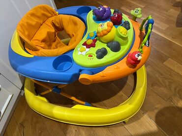i̇nteraktiv oyuncaq itlər: Chicco xodulka 45 azn satilir. Chiccodan baha alinib, oturacagi cixib