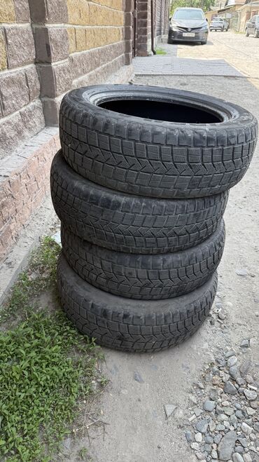 комплект зимней резины: Шины 215 / 60 / R 17, Б/у, Комплект, Легковые, Firemax