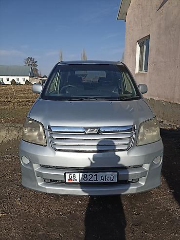 Toyota: Toyota Noah: 2003 г., 2 л, Автомат, Бензин, Минивэн — 1