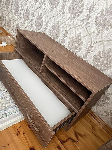мох: TV stendi / media konsolu - Material: laminat taxta, qoz rəngində — 1
