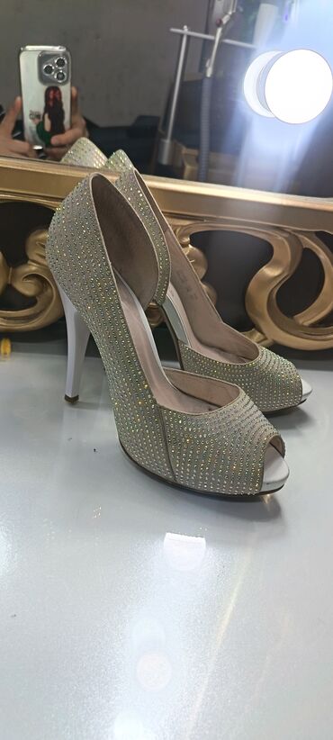 Çəkmələr: Ölçü: 38, İşlənmiş — 10