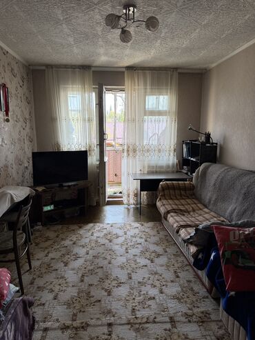 суточный квартира в бишкеке: 1 бөлмө, 32 кв. м, 104-серия, 4 кабат, Косметикалык ремонт