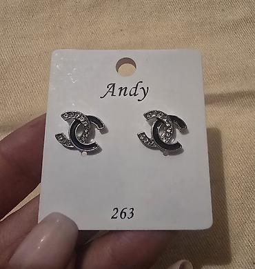 alp crystal swarovski: Mindjuše CC znak sa cirkonima, zlatne boje, bizuterija. Kao chanel — 3