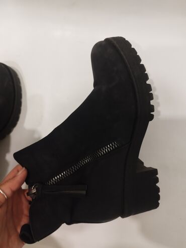 Botinka və botilyonlar: Guess, Ölçü: 37.5, rəng - Qara, İşlənmiş -da lalafo.az — 8 Botinka və botilyonlar: Guess, Ölçü: 37.5, rəng - Qara, İşlənmiş — 8