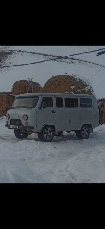 машина срочно сатылат: УАЗ 452 Buhanka: 1998 г., 2.4 л, Механика, Бензин, Универсал