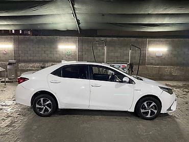 марсель: Toyota Corolla: 2017 г., 1.8 л, Автомат, Гибрид, Седан — 4