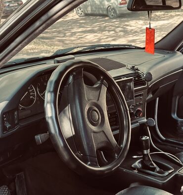салон на е 34: BMW 525: 1995 г., 2.5 л, Механика, Бензин, Седан