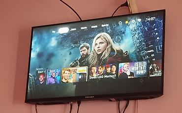 samsung dvd player: Premier Smart TV + səsli idarəetməli pult - Ekran: düz çərçivəli LED — 3