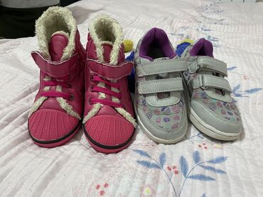 Детская одежда и обувь: Обувь на девочку в идеале. 28размер два за 600