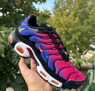 air max 720 818 metallic silver: Nike air max tn patike

Novo
Brojevi 36 do 41

fb Moja Kupovina 1