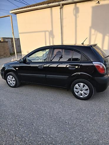 авто азербайджан: Kia Rio CRDi, qara rəng, hetçbek .maşin arxa sağ qapıdan başqa — 3