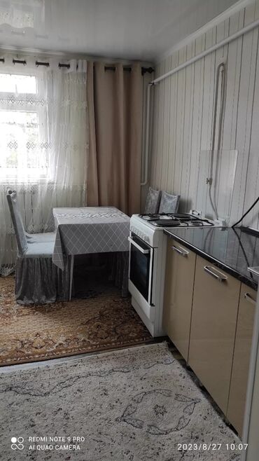 бишкек гостиница: 50 м², 2 комнаты, Утепленный, Бронированные двери, Парковка