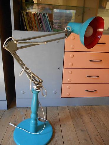 lampe za ribolov: Stara podna (ili stona) industrijska lampa sa podesivim nosačem — 1