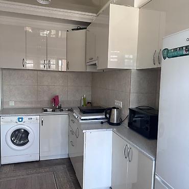 Кухонные гарнитуры: Светлая кухня-столовая с выходом на лоджию.сдаю 1 комнатную квартиру — 5