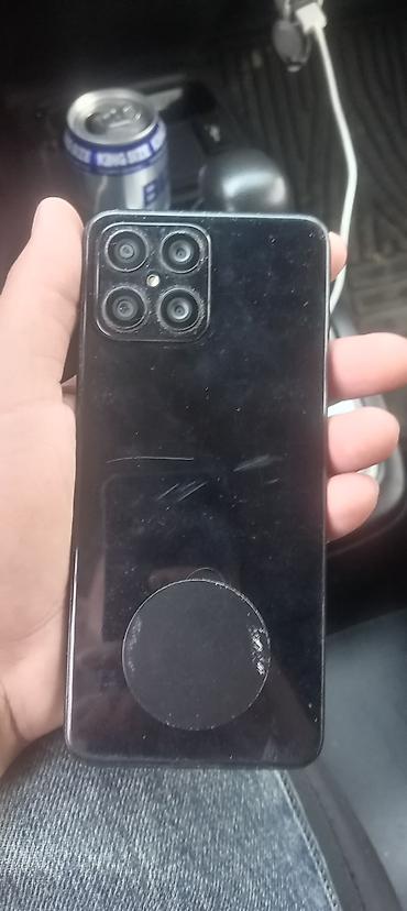 iphone 8 gence: Ekranda çat var işləməyinə prablem yaratmır 25 manat xərci var — 1