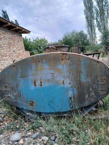 дополнительное освещение на авто: Ёмкость бочка 7 тонна 400 
длина 4,4 ширина 210