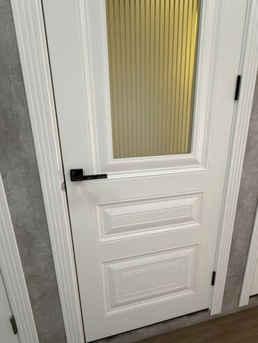 стеклянный стол: Ички эшик айнек менен, Боёлгон, түсү - Ак