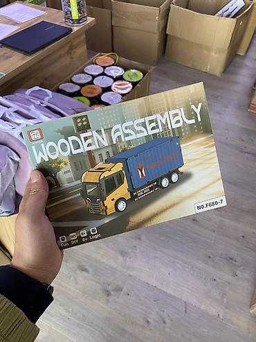 Деревянный конструктор TR Wooden Assembly — грузовик с контейнером