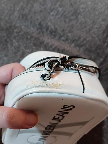tasna za laptop: Calvin Klein Jeans ženska crossbody torbica sa malim oštecenjem ide — 7