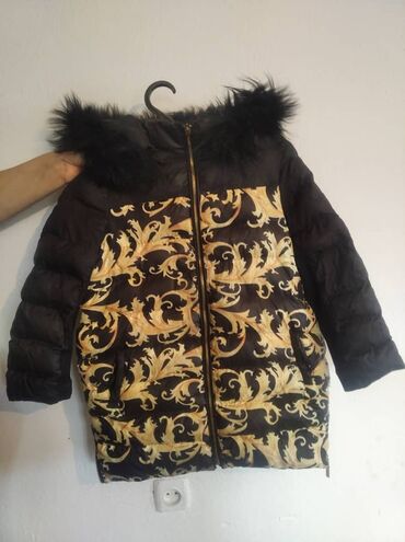 зимняя детская куртка: Продаю куртки детские. на 8-9 лет.За все 800 сом.Каждая по 300 сом