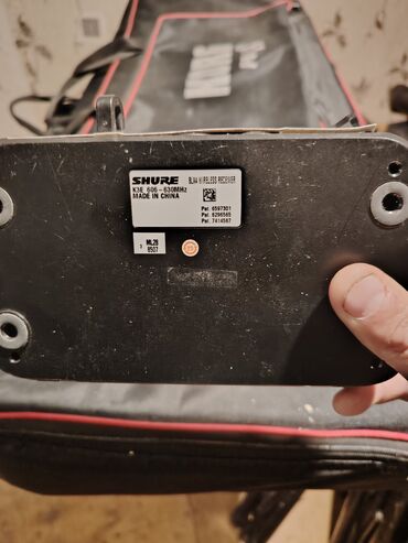 Səsgücləndiricilər, qulaqlıqlar və mikrofonlar: Shure BLX seriyası simsiz sistem Məhsul təsviri: - Model: Shure BLX4 — 5