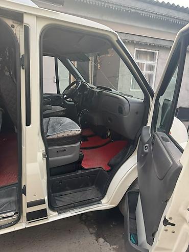 машины с двумя баками: Ford Transit: 2001 г., 2 л, Механика, Дизель, Фургон — 7