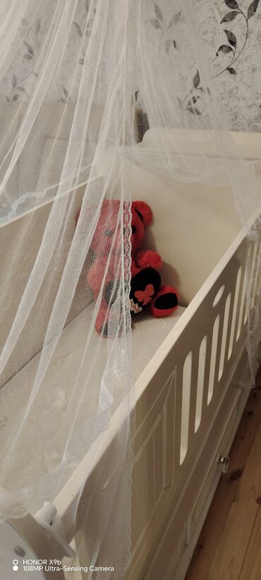 Beşiklər: Oğlan və qız üçün, Dördbucaq, Beşik, Dəstsiz, Matras ilə, Yellənmə mexanizmsiz — 1