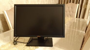 dell monitor: Monitor Dell. Tam işlek vəziyyətdədir. teptezedir. çox az istifadə