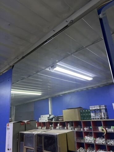 карниз для штор настенный: Прозрачная ПВХ‑штора (завеса) на потолочном направляющем профиле. -