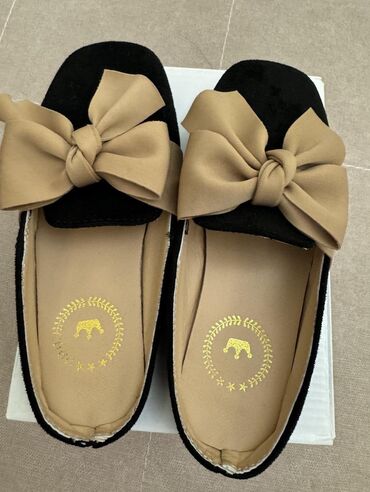 Детская обувь: Сандалики Clarks 26/27 р UK 9 - 300 сом 🌸 Коралловые тапочки 26 р — 10