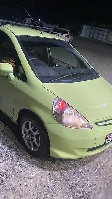 70 сом: Honda Fit: 2004 г., 1.3 л, Вариатор, Бензин, Хетчбек — 2