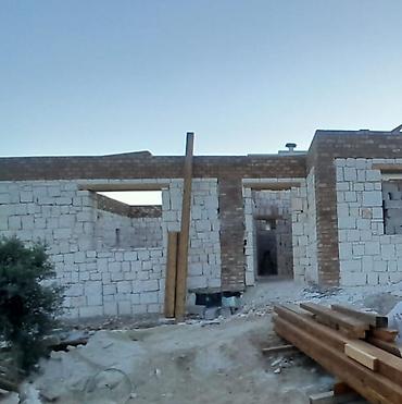 malyar isleri: Təbii daş və kərpic kombinasiyalı fasad/daş hörgü xidməti - Material — 2
