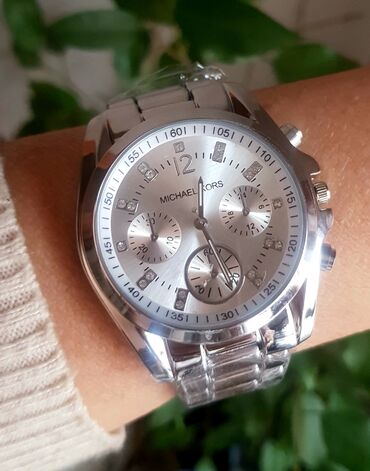 Watches: Fantastičan Michael Kors u srebrnoj boji, sa brojčanikom prečnika 42