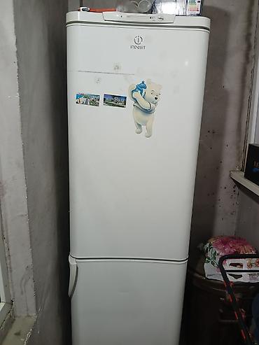 Холодильник Indesit с нижней морозильной камерой. Основные