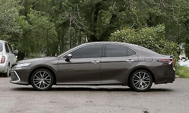 Toyota: Toyota Camry: 2021 г., 2.5 л, Вариатор, Гибрид, Седан — 3
