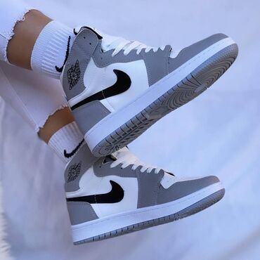 Patike: Jordan air 1 duboke jordanke

Novo
Brojevi 36 do 40 — 3