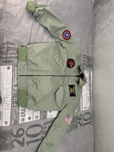 qaqa geyimi: Top Gun Maverick gödəkçə Yenidir. Razmer Balaca gəlib M geyinən adama
