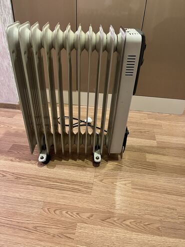 Elektrikli qızdırıcılar və radiatorlar: 11 seksiyalı isidici satılır.Normal vəziyyətdədir.Problemi yoxdur