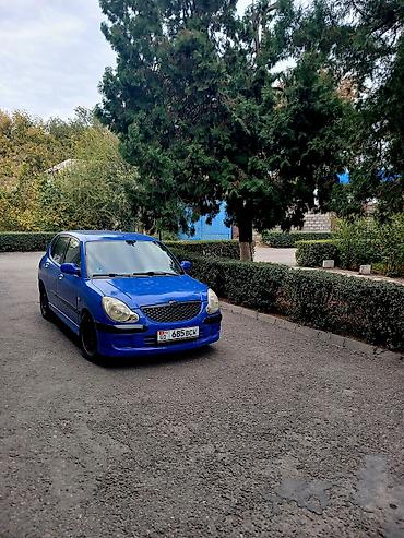 bmw 2: Daihatsu Sirion: 2002 г., 1.3 л, Механика, Бензин, Хэтчбэк — 3