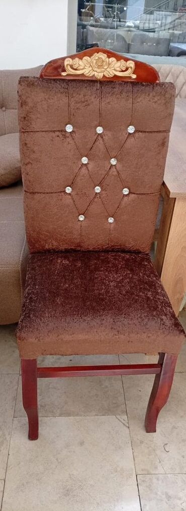 Divan və masa dəstləri: Qiymet 170azn(6eded) 6eded stul teze islenmeyib tecili satilir unvan