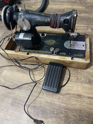 шаблонная швейная машина: Швейная машина Bizo, Механическая, Полуавтомат
