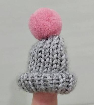 брошки: Брошь вязаные “Зимние шапочки” ❄️ Милые и стильные брошки в виде — 6
