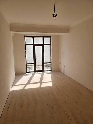 3 korona: 28 May, 3 otaqlı, Yeni tikili, m. 28 may, 139 kv. m — 8