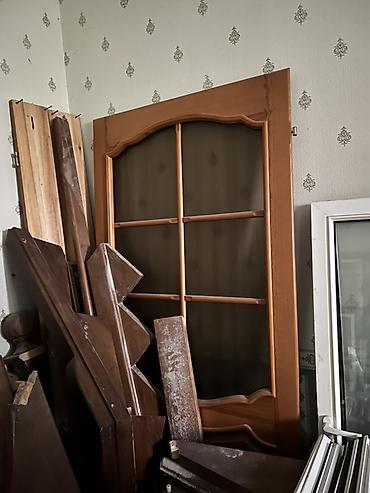 Двери и комплектующие: Деревянная межкомнатная дверь со стеклянными вставками и есть без — 1