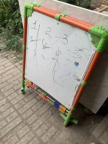 продаю картины: Двусторонняя детская доска-мольберт для рисования и обучения. Одна