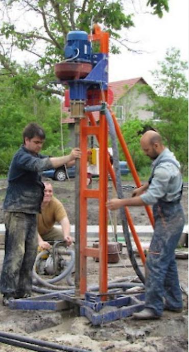 Буровое оборудование: Срочно прадаю.Мощный буровой станок малогабаритная. (Бурим — 15