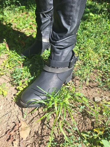 Gležnjače: Ženske kratke čizme – više modela Muške cipele. cena od 30 do 60 — 6